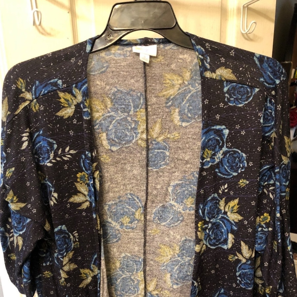 LuLaRoe Blue Roses Lindsay Kimono Small